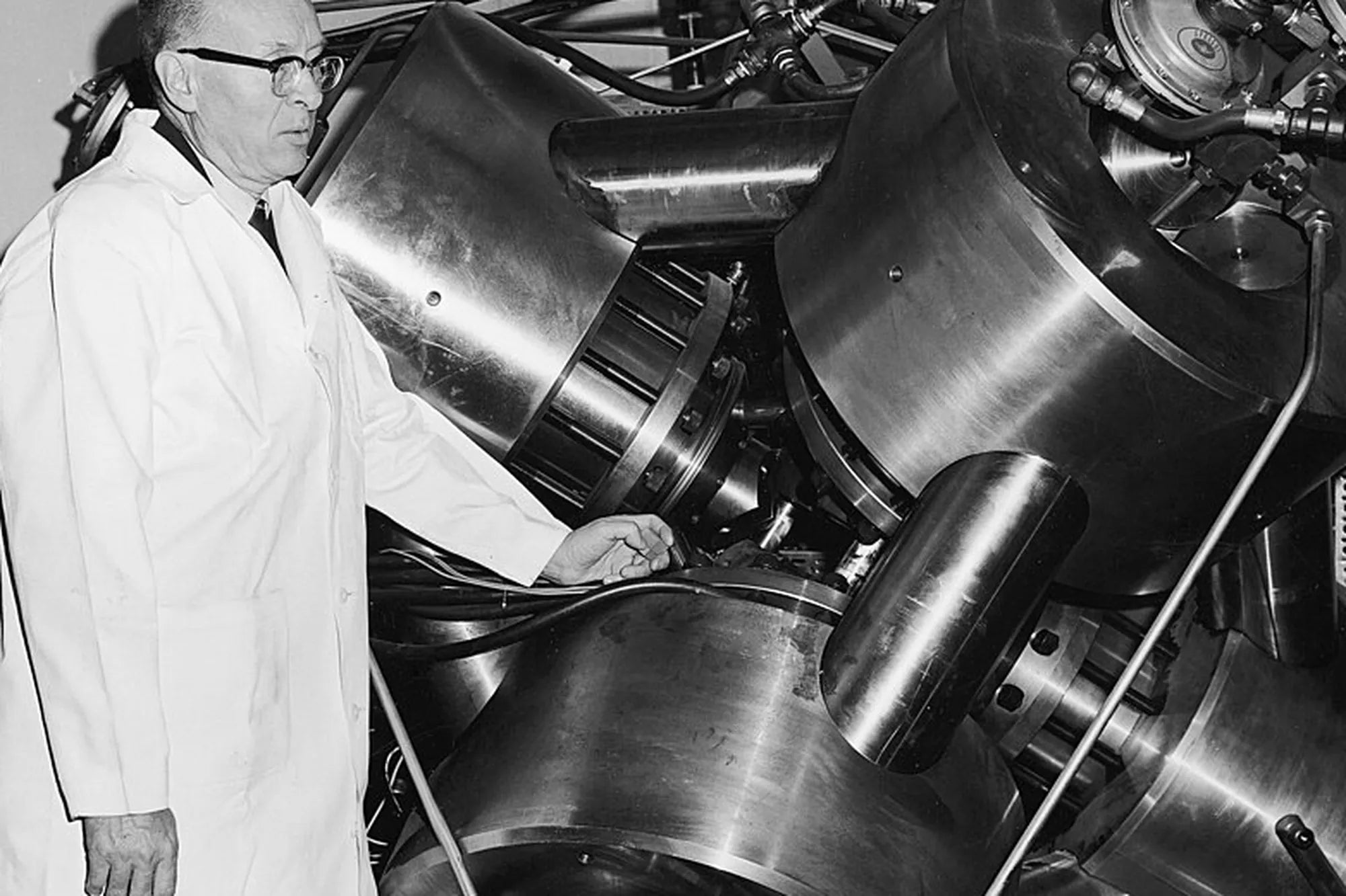 Archival image of early lab-grown diamond technology, showcasing industrial innovation and scientific progress.