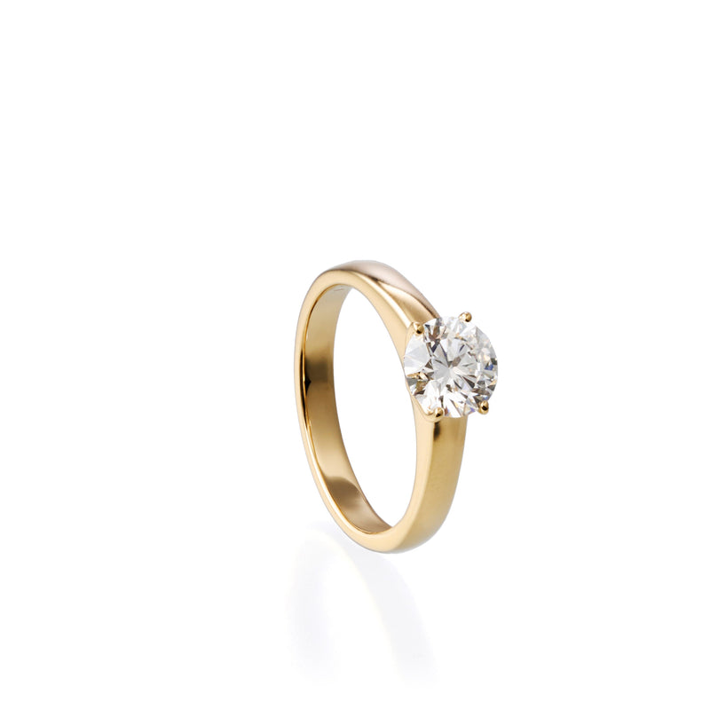 1.05 ct round brilliant lab-grown diamond ring in 18K yellow gold by FacetsN – 45 degree view